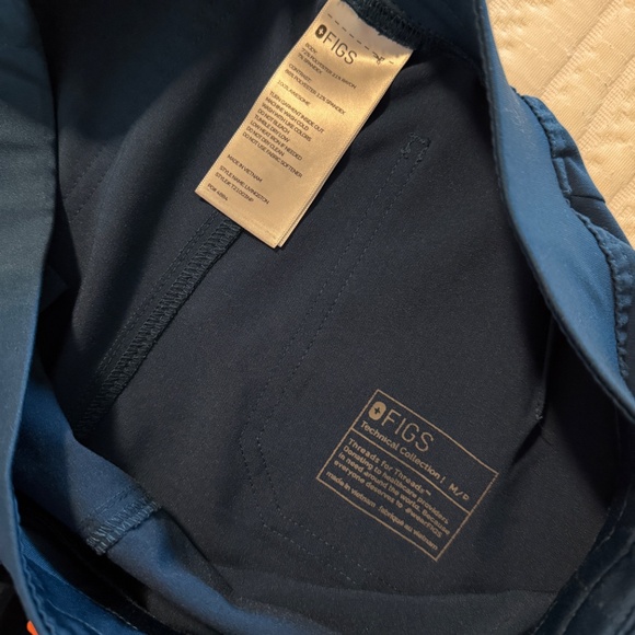 Figs Scrub Set - Picture 2 of 4